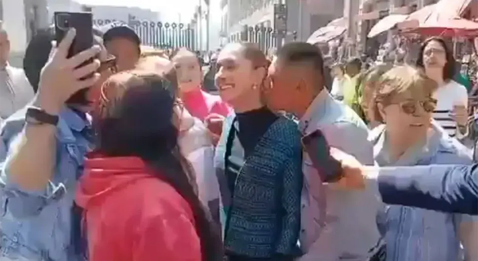 Пољубио предсједницу у врат и покушао да јој додирне груди