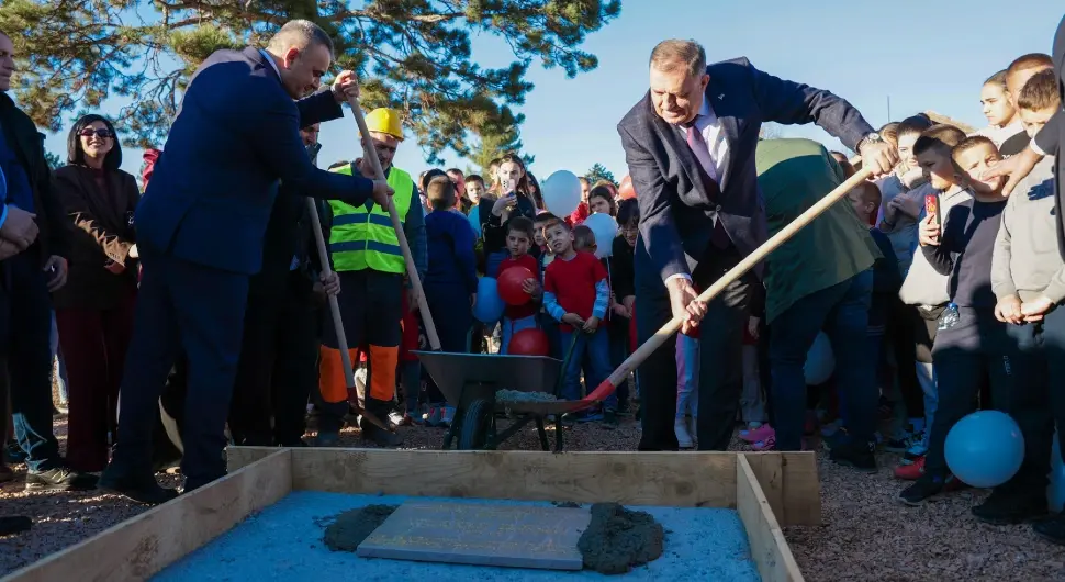 Додик и Минић положили камен темељац за изградњу новог вртића