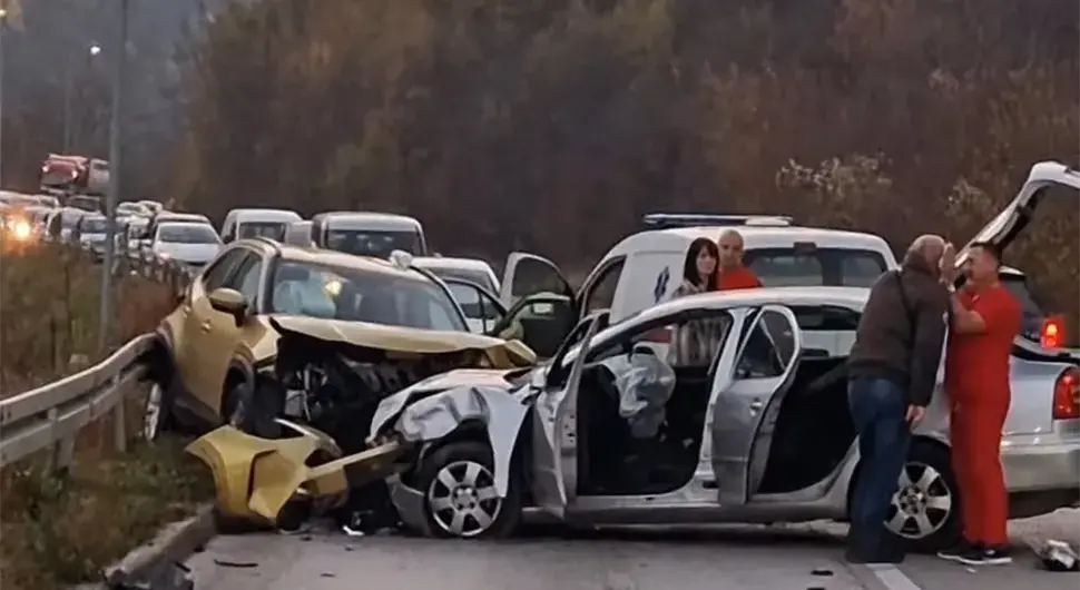 Детаљи стравичне несреће у Чељиговићима: Повријеђена два возача