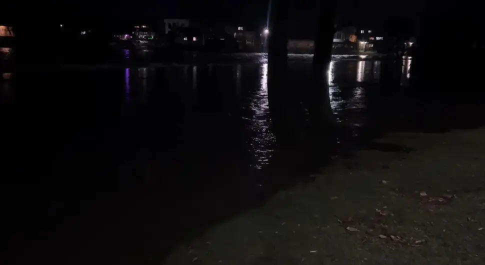 Након обилних падавина: Водостај ријеке Уне расте