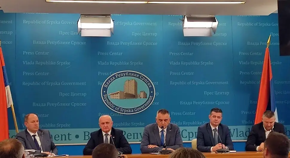 Конференција Минића након сједнице Владе