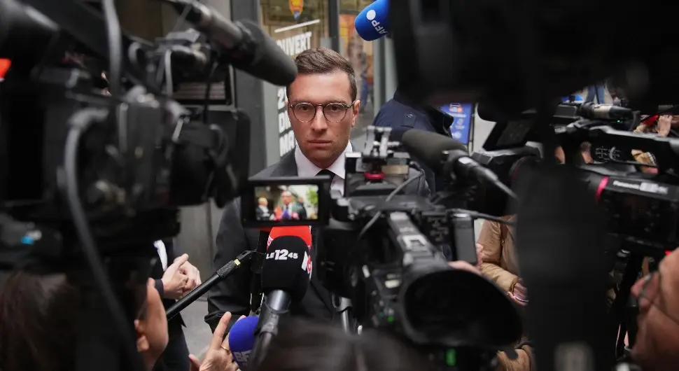 Млади десничар пријети да постане лидер Француске