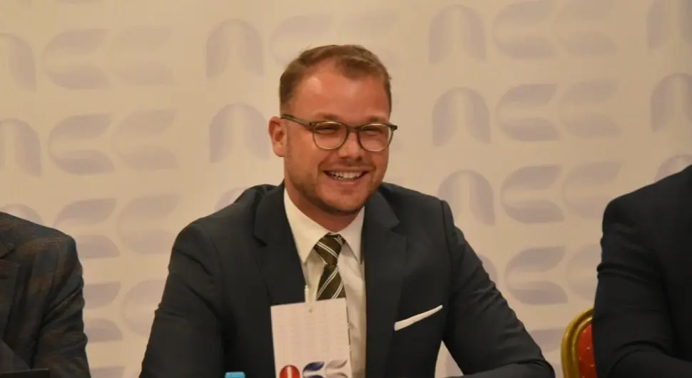 Још један пропали перформанс Станивуковића: Запечаћен кабинет као начин рјешавања проблема