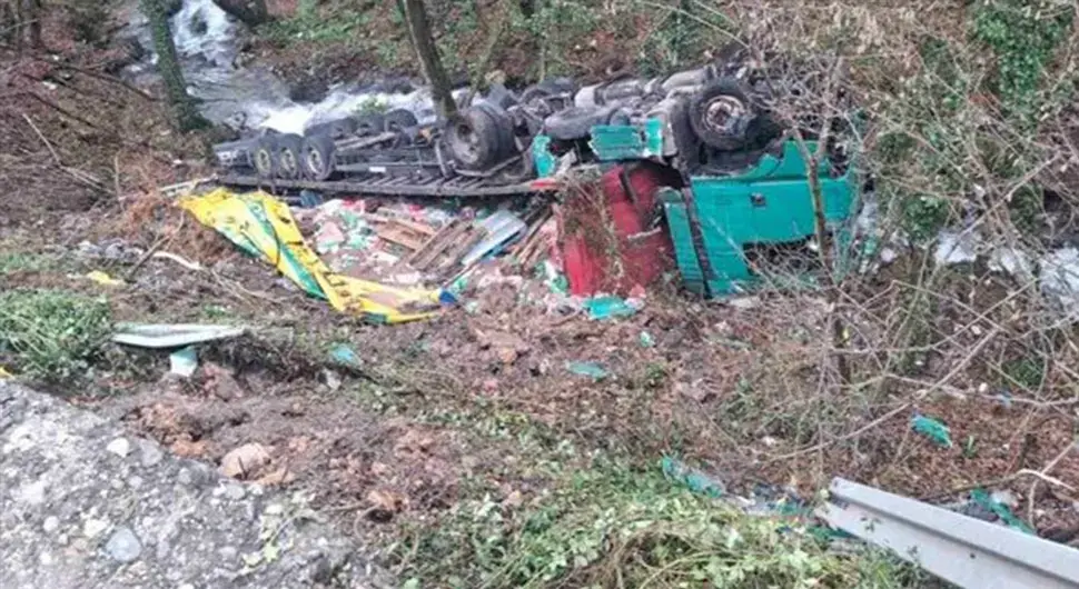 Камион у провалији-Власеница-26112025