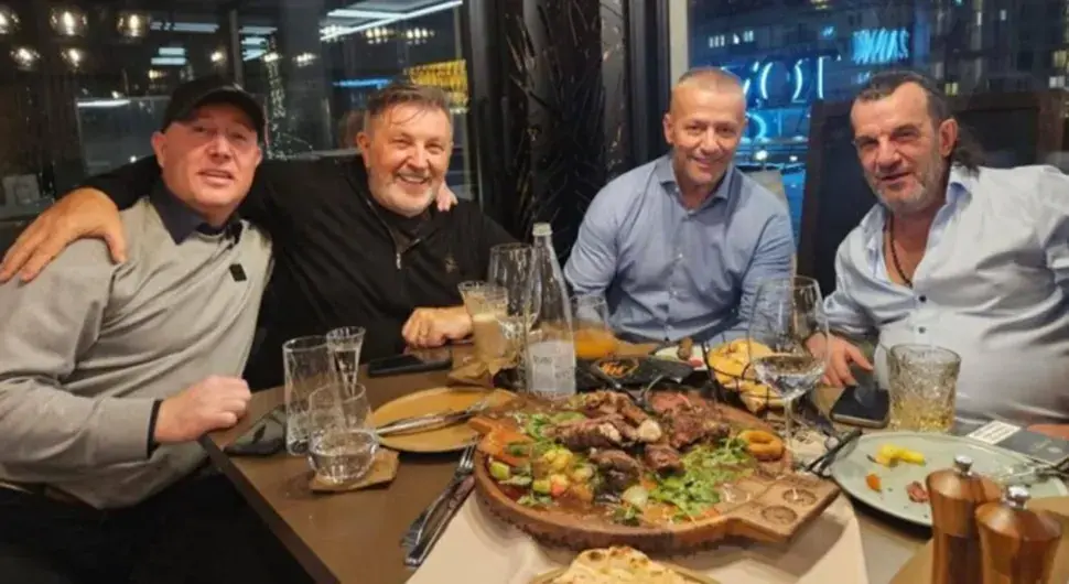 Мреже "горе": Аца Лукас на вечери са Насером Орићем