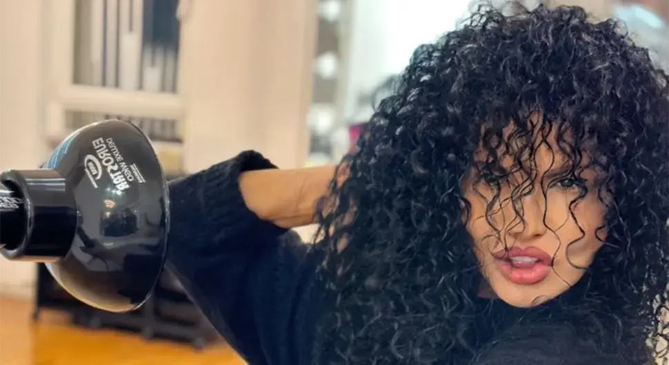 Глумица врелим снимком усијала друштвене мреже