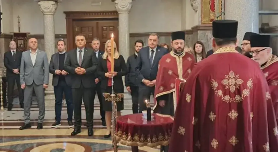 Служен помен за настрадале у паду надстрешнице у Новом Саду