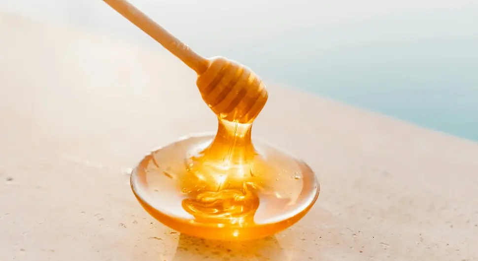 Сируп од ловора и меда, прочишћава плућа, смирује грло