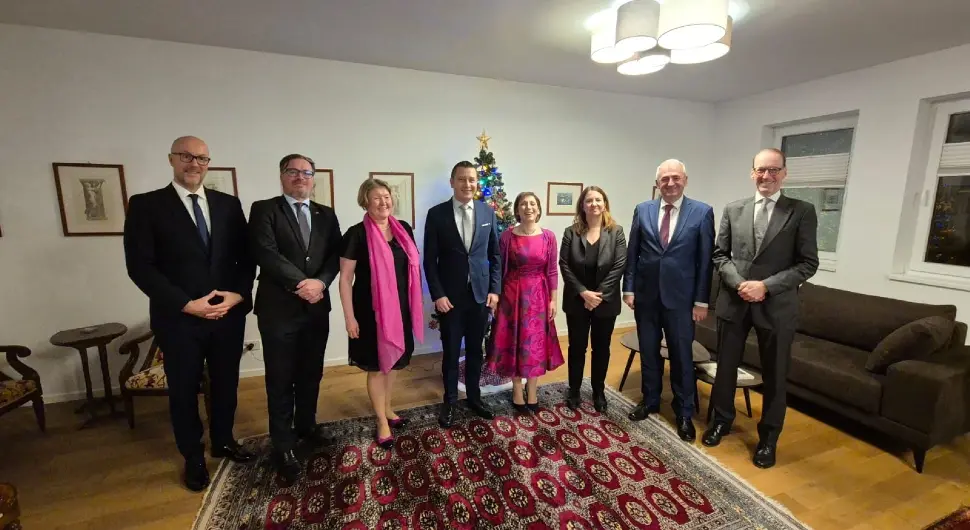 Гогановић: Дијалогом и међусобним уважавањем могуће ријешити већину проблема