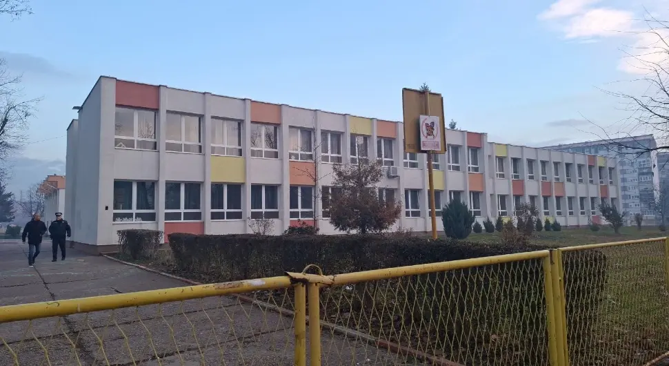 Широм Српске дојаве о постављеним бомбама у школама