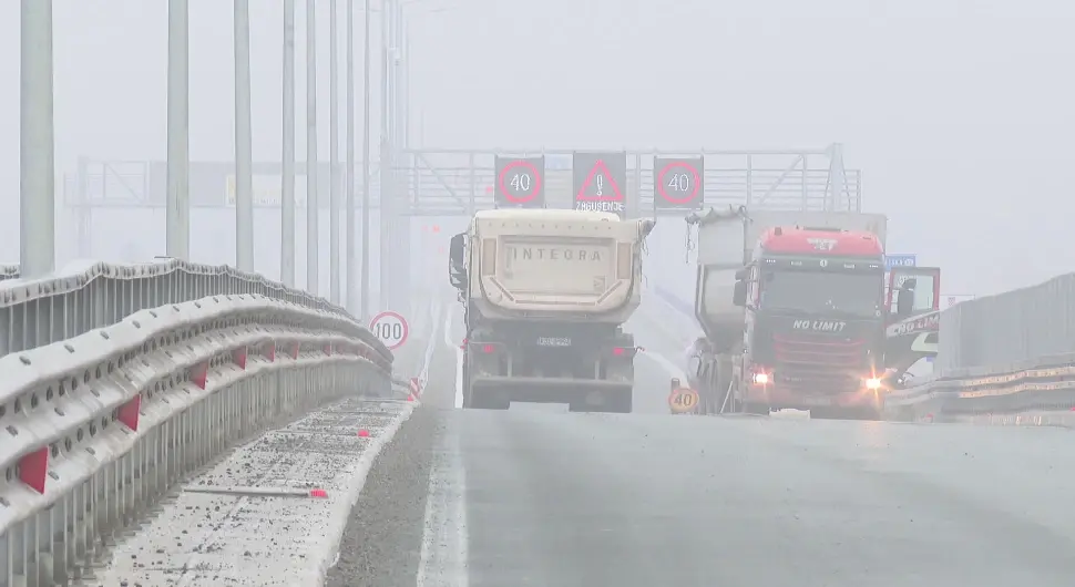 "Превозници трпе огромне губитке због граничног прелаза у Градишци"