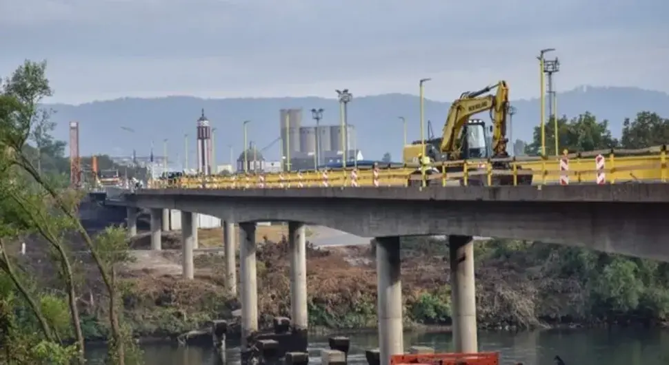 Отворен мост у Каракају за теретни саобраћај, а затворен у Шепку због реконструкције