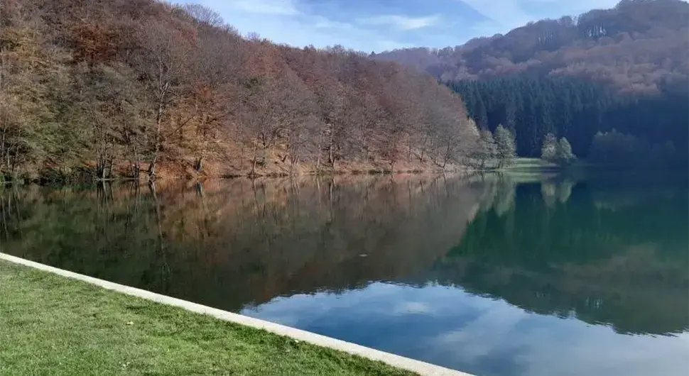 Језерска бајка код Мркоњић Града: Оаза мира за сва четири годишња доба