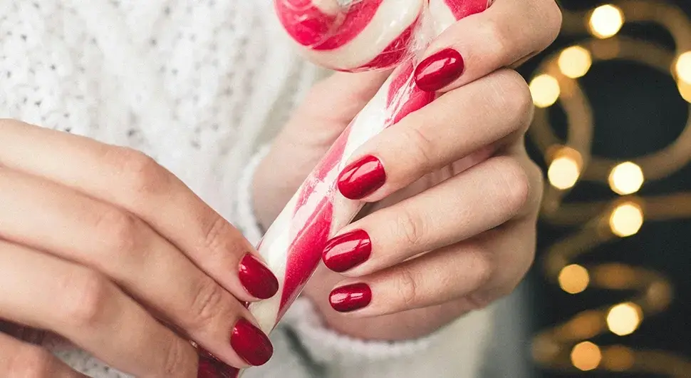 илу-црвнеи нокти-маникир-12122025