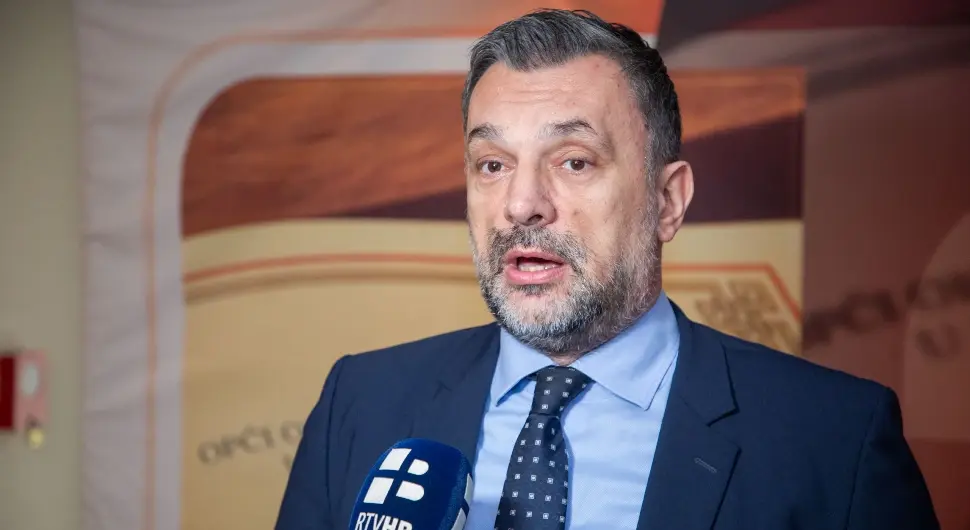 Елмедин Конаковић