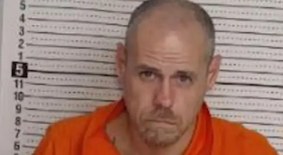 Затвореник покушао самоубиство у ћелији, а када је пребачен у болницу искористио прилику за бијег