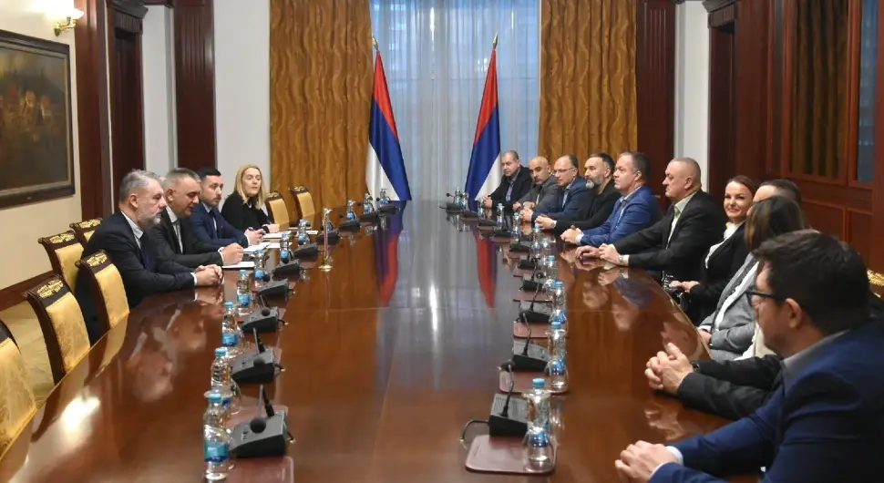 Минић са Удружењем хирурга