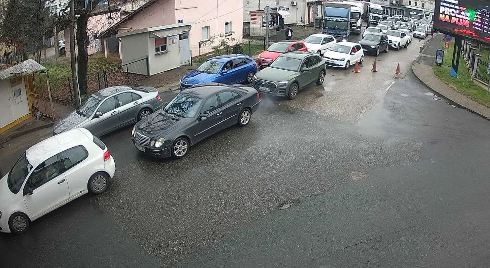 Појачан саобраћај на излазу према Хрватској