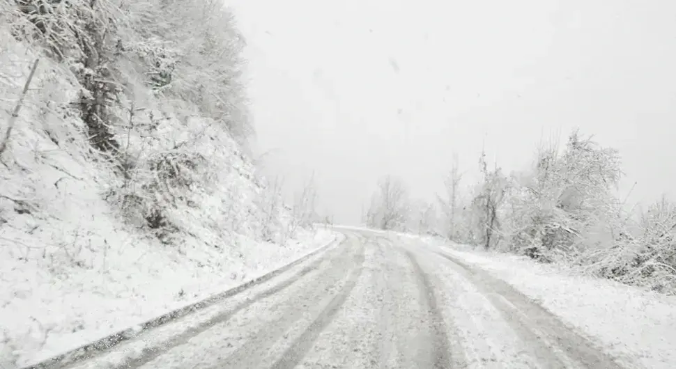 Интервенције због снијега: Возачима упућен апел