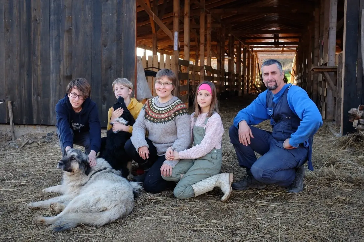 Миа Тадић са породицом