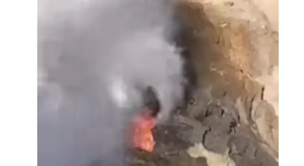 Дјевојку повукли таласи у море