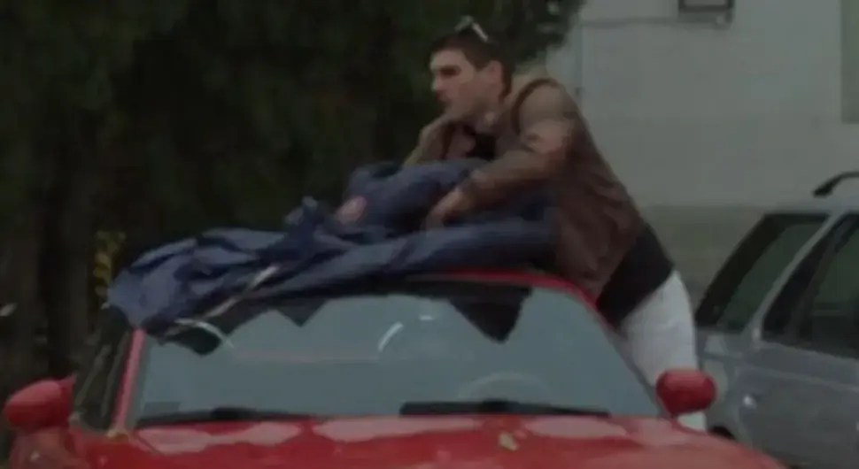 Сцена из серије Тврђава