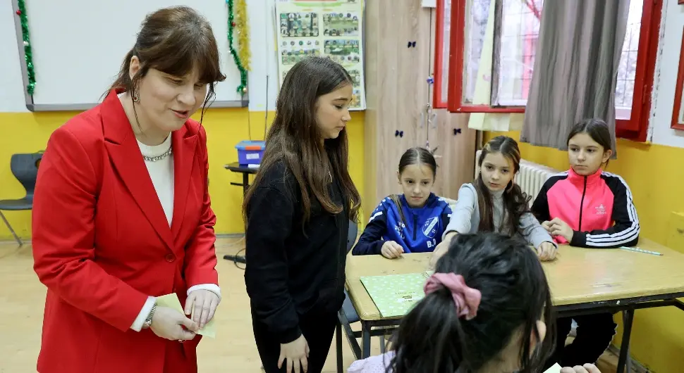 Марија Милановић, слијепа наставница, држи предавање