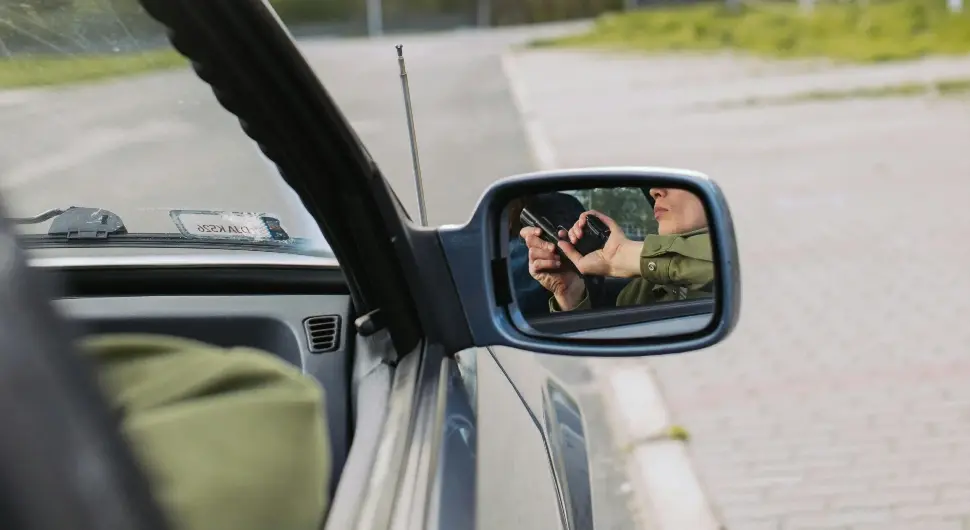 Пиштољ, ауто, сачекуша