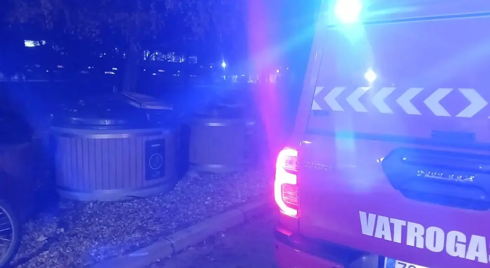 Трудница упала у контејнер за текстил, реаговали ватрогасци