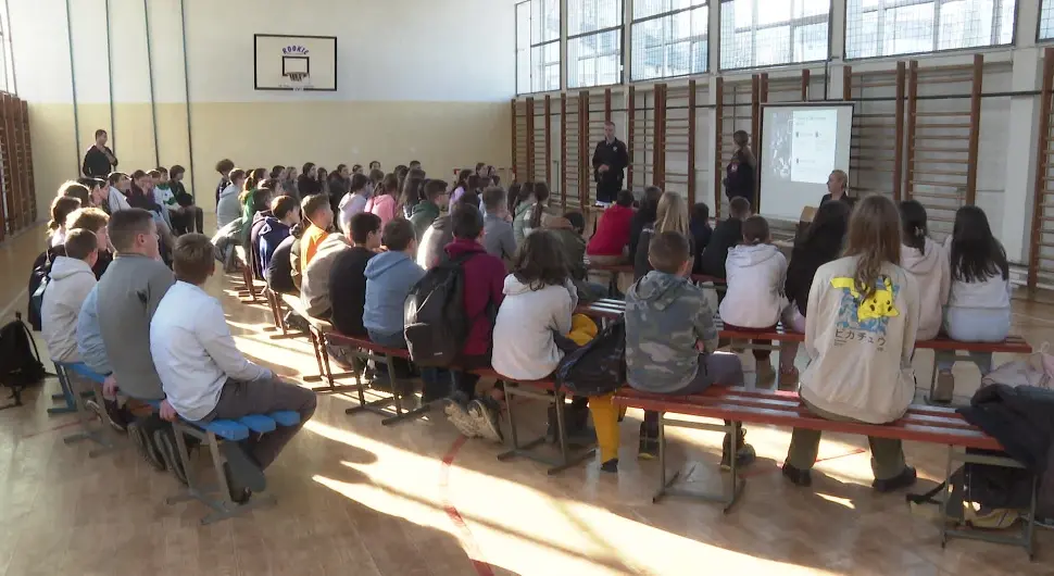 Јесу ли дјеца упозната са опасностима коришћења пиротехничких средстава?