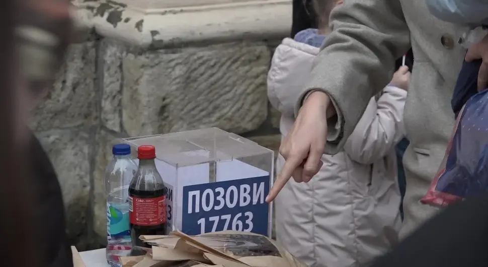 "Крофне из блока" испред цркве свете тројице у Приједору