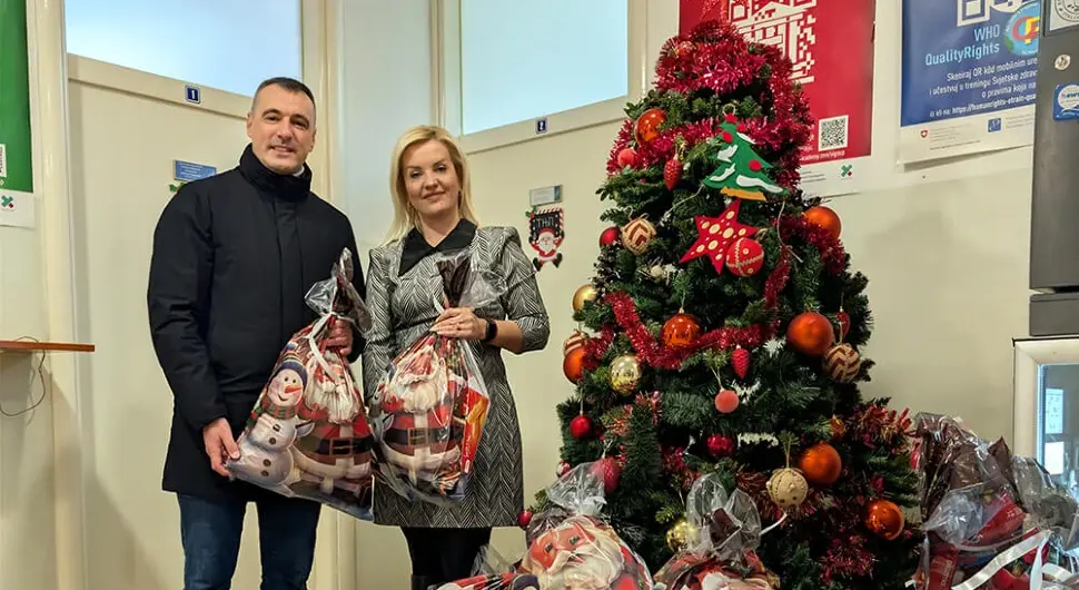 ЕВЛ донирала 100 пакетића Центру за социјални рад Бања Лука