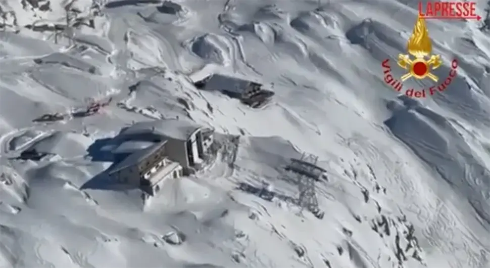 Хитне службе евакуишу заробљене на жичари, прве фотографије са лица мјеста