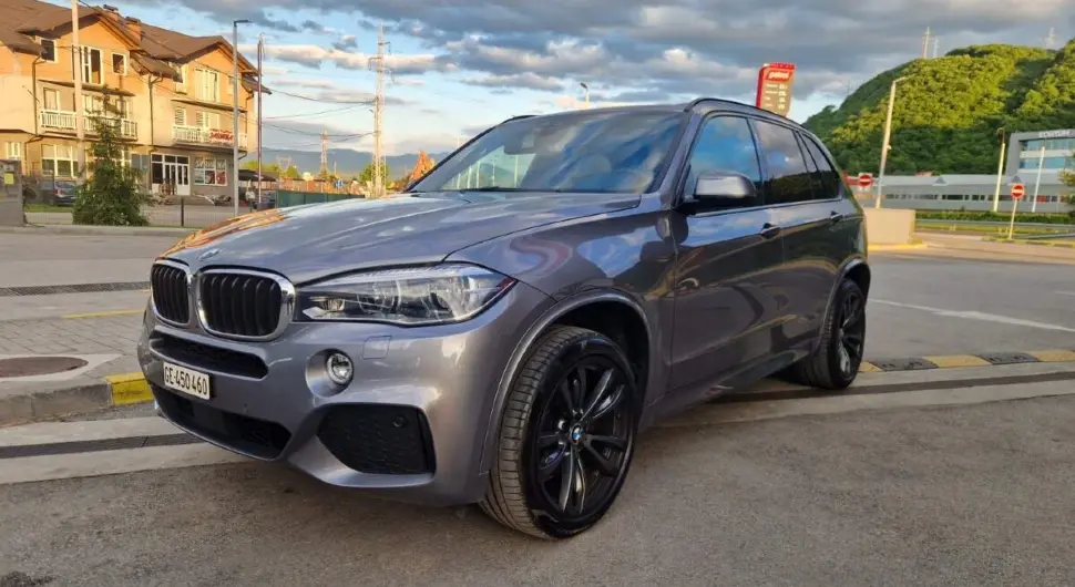 BMW украден на Илиџи, власник нуди награду од 10.000 КМ за информације