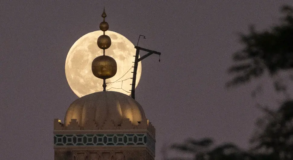 Погледајте спектакуларне призоре Хладног мјесеца који је синоћ је обасјао небо широм свијета