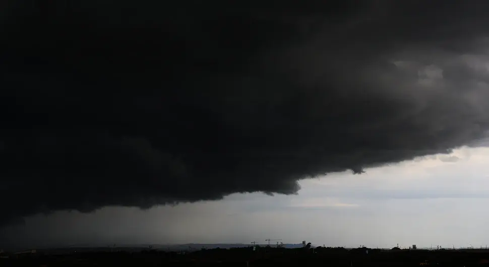 "Расуло" поларног вртлога; "Експлозивно" се ствара најјача олуја и хита ка Европи