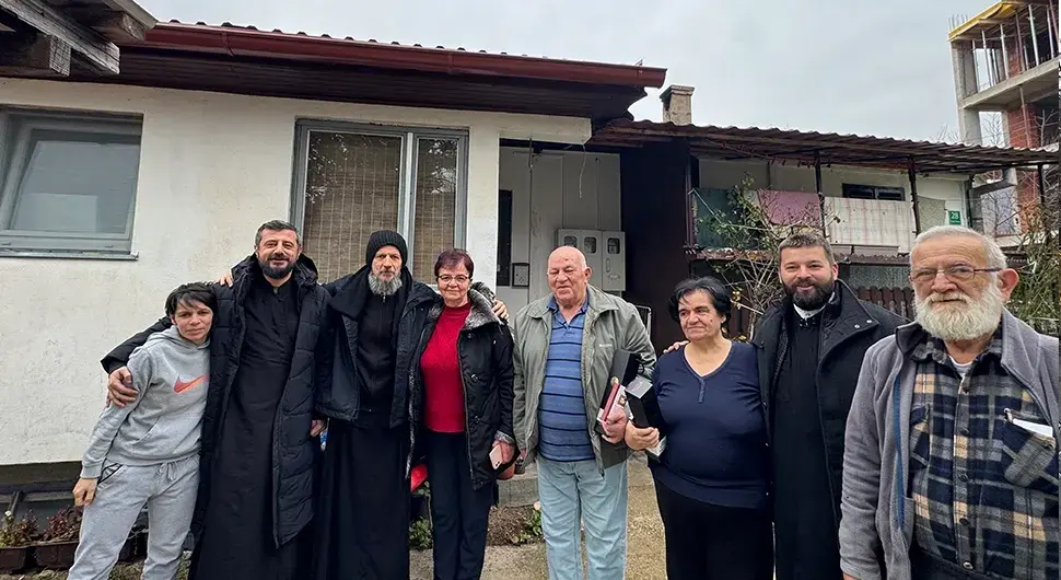 Владика Димитрије уручио помоћ општини Јабланица