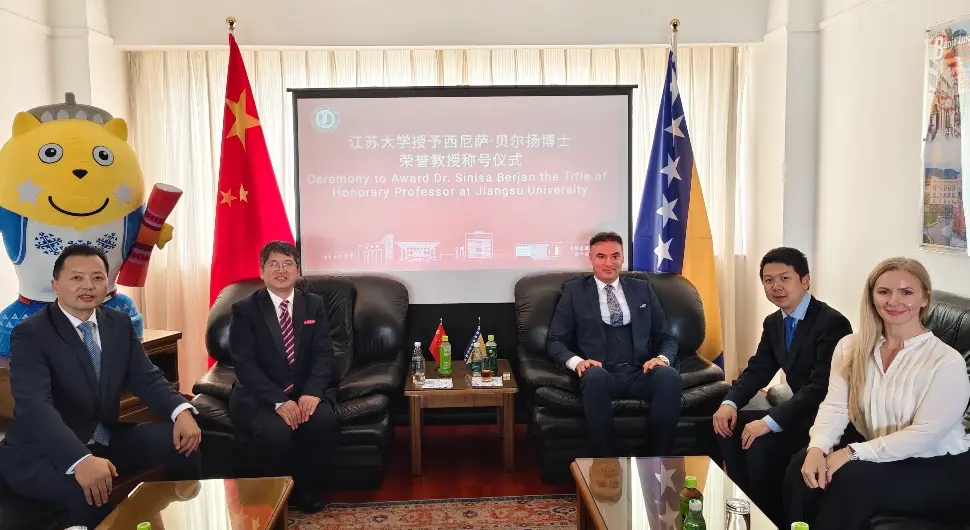 Амбасадор Берјан изабран за почасног професора престижног кинеског универзитета