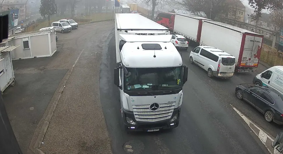 Гужве на два гранична прелаза