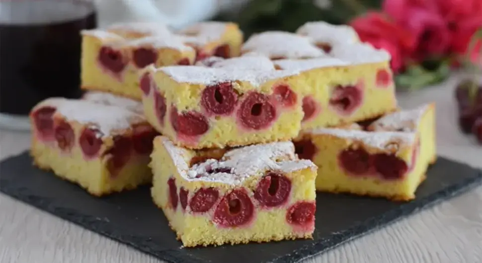 Рецепт за укусан колач са вишњама, да цијела кућа замирише