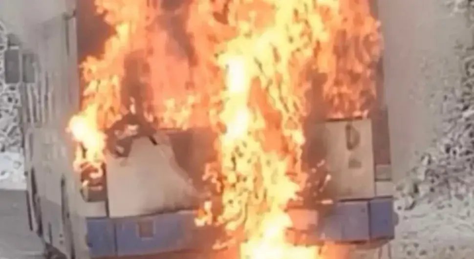 Одиграла се права драма: Ватра прогутала аутобус, призор је био језив