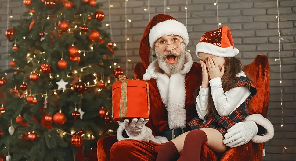 Дјед Мраз са дјететом