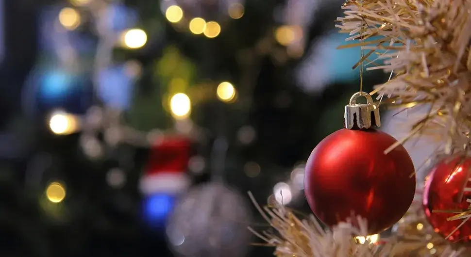 Новогодишња јелка украси