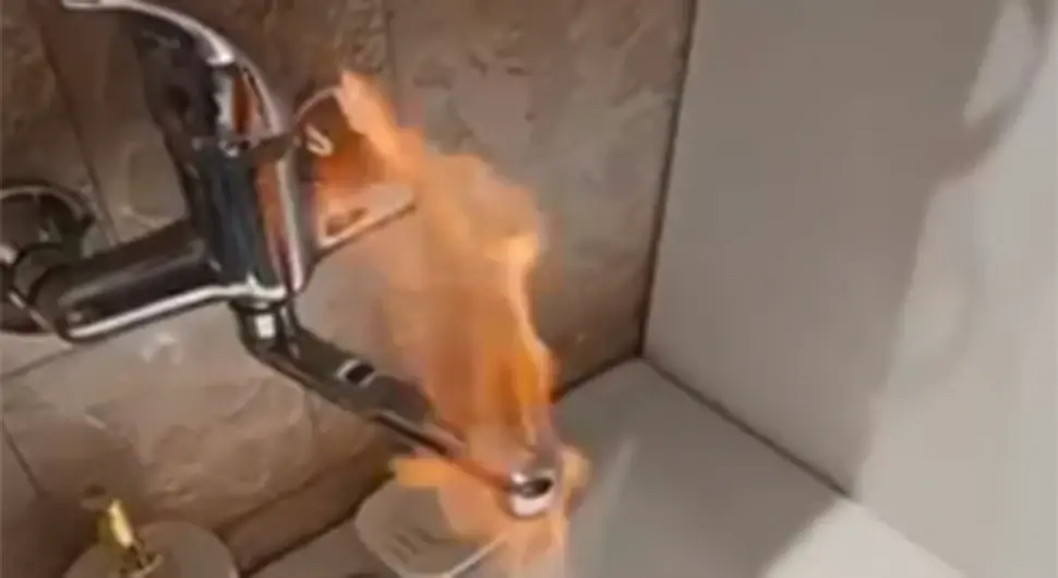 Гори вода из чесме у Зрењанину