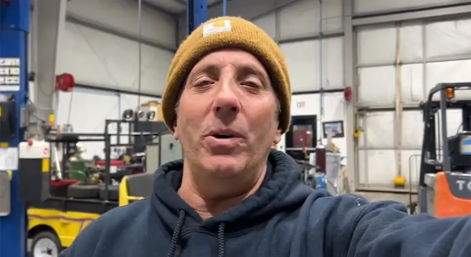 Грег Бифл, чувени возач НАСКАР-а, погинуо у паду авиона