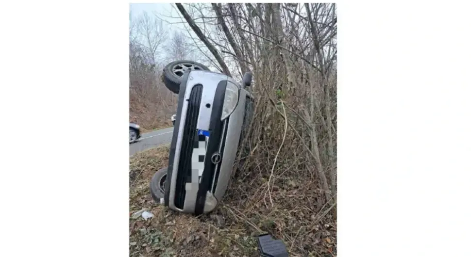 Тешка незгода код Бањалуке, ауто слетјело с пута