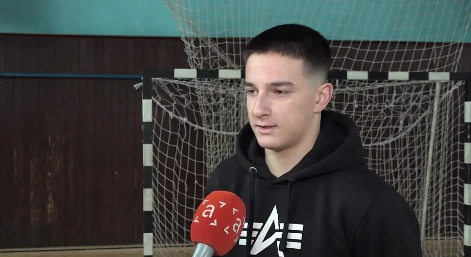 Коста Стевандић, млади рукометаш