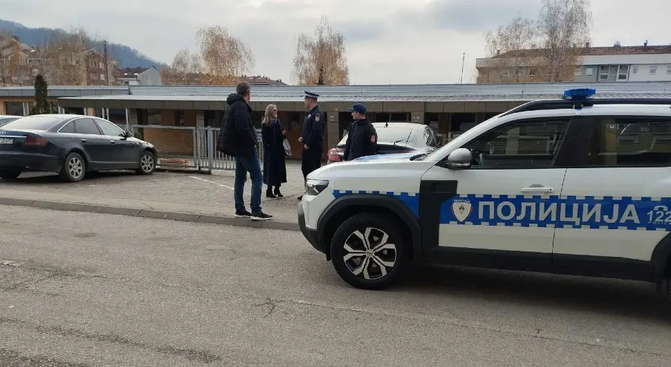 Дојава о бомби у бањалучкој основној школи: Огласила се полиција
