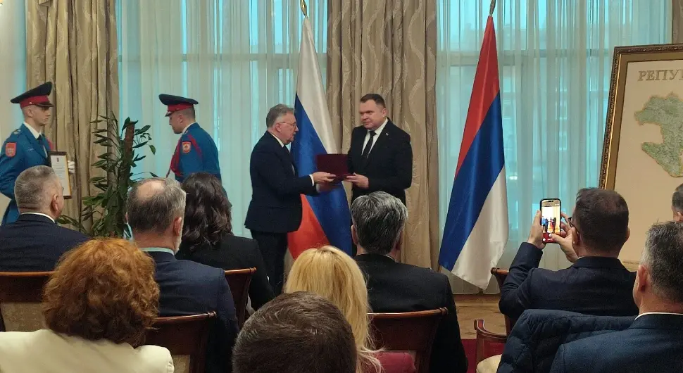 Калабухов одликовао Будимира медаљом