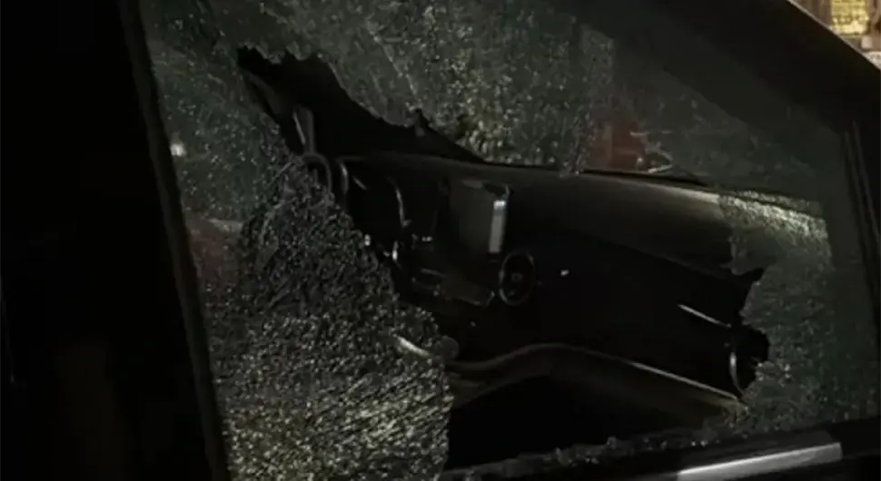 Пјевачици уништили аутомобил, сачекала је поломљена стакла